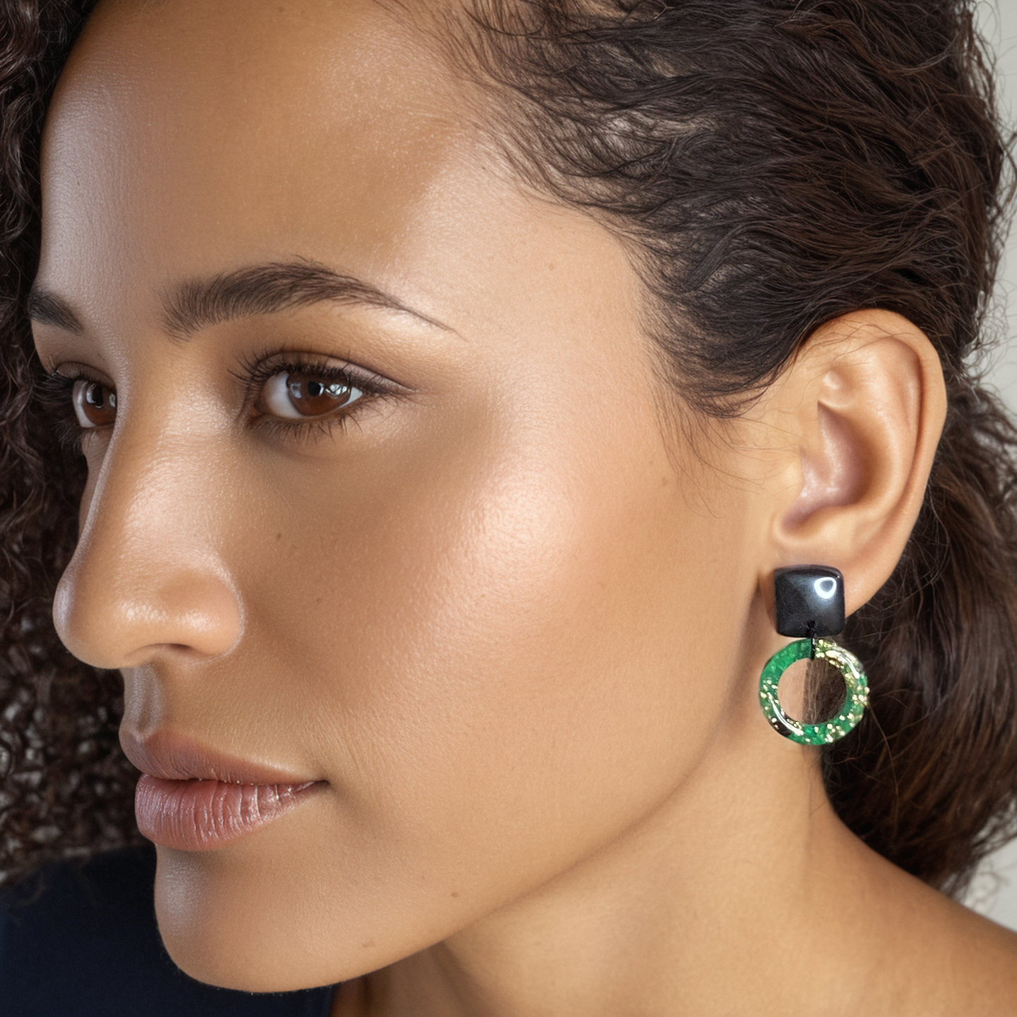 dangling-hoop-polymer-clay-earrings-emerald-noir-model-view
