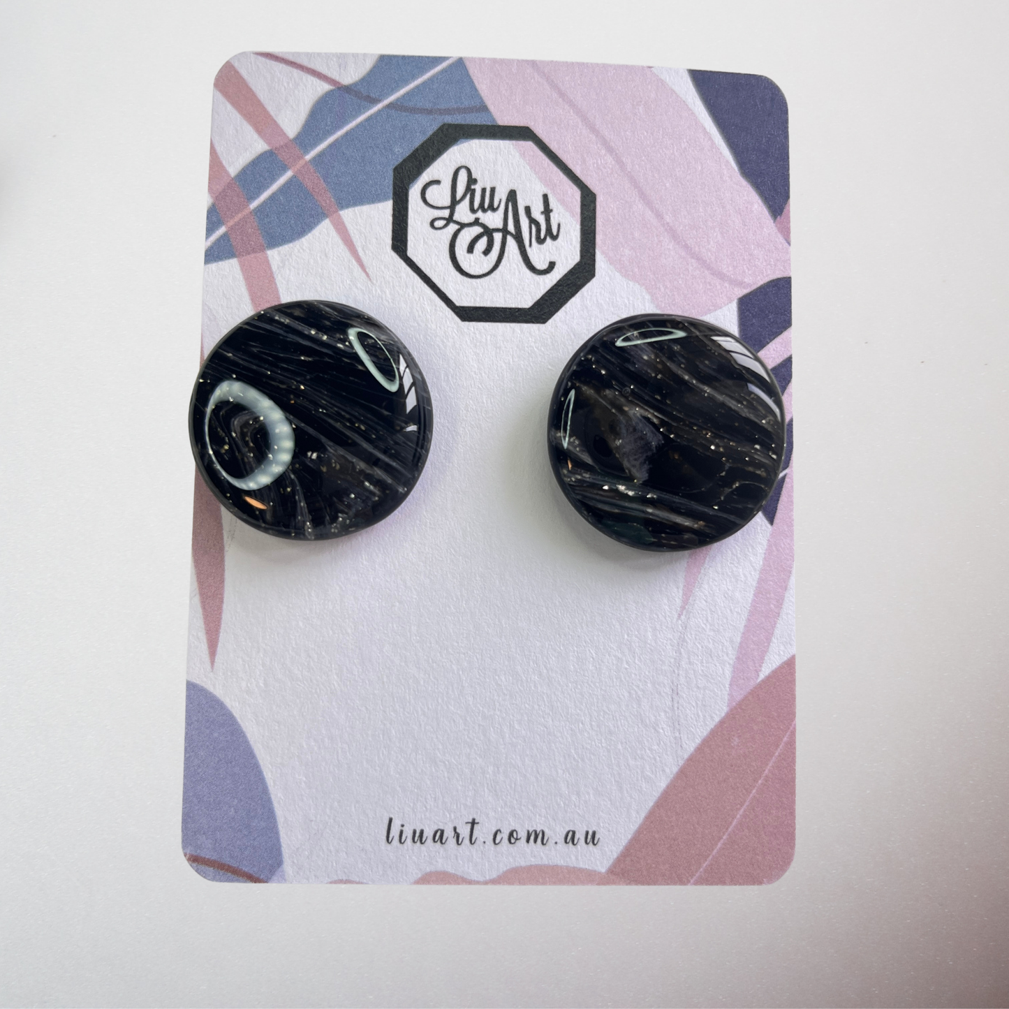Black marbled earrings on a branded card with 'liu art' logo