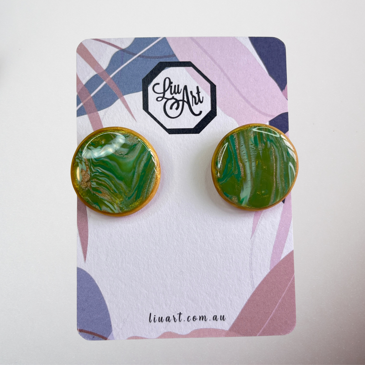 Green marbled earrings on a card with 'liuart' branding