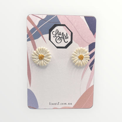 stud-polymer-clay-earrings-daisy-front-view