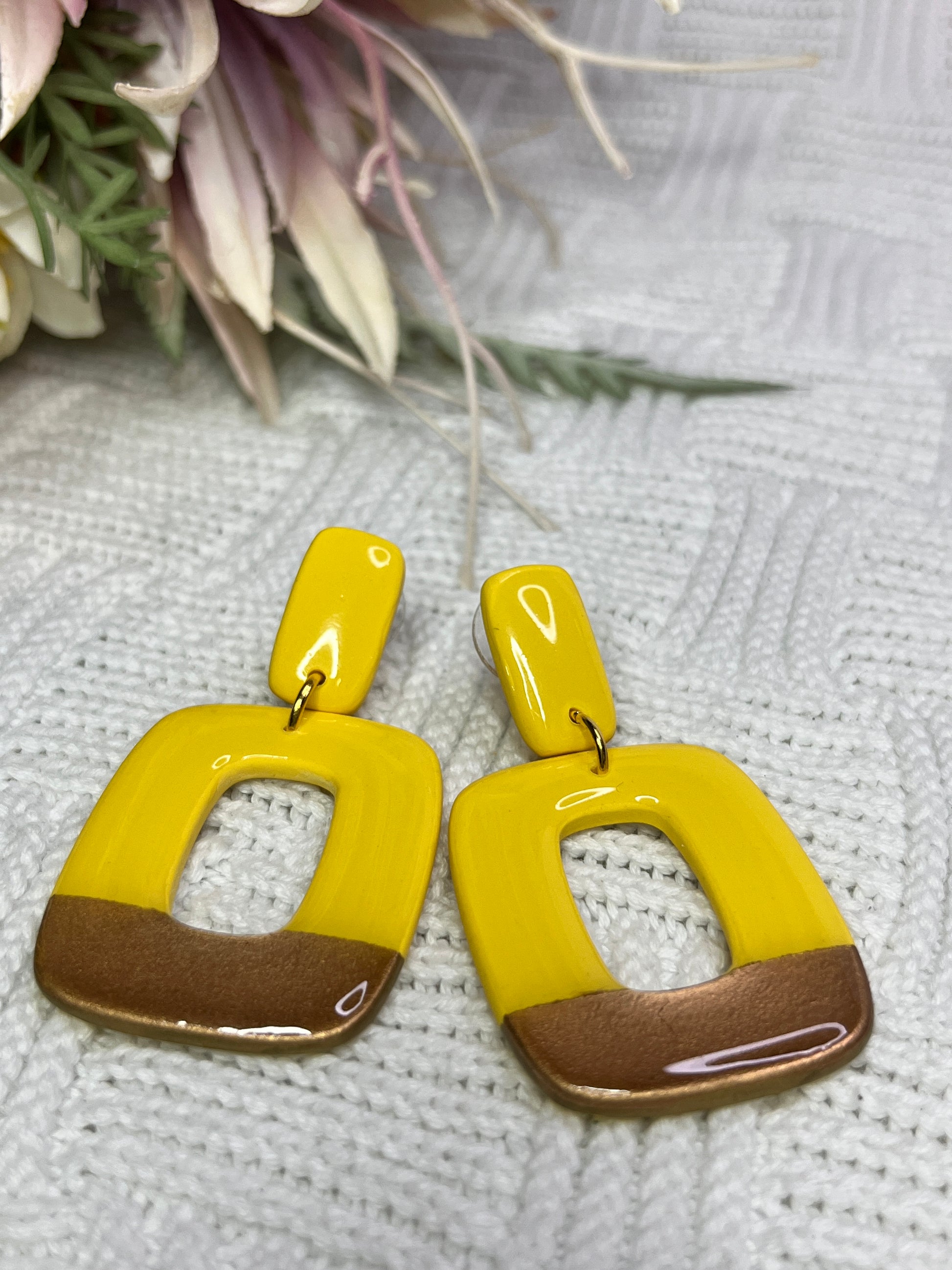polymer-clay-earrings-yellow-close2-view